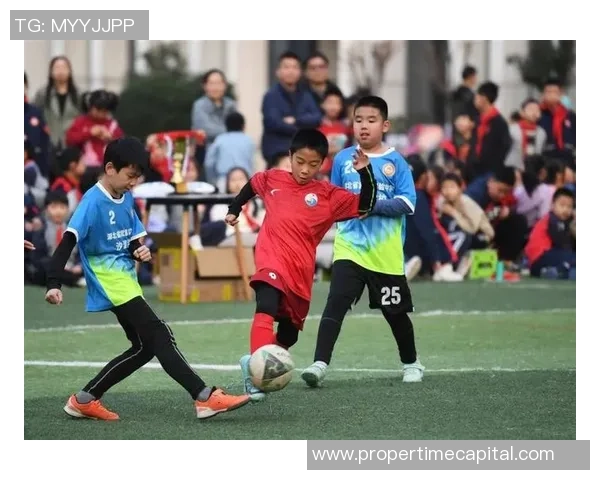 闪耀绿茵赛场的传奇巨星展现足球艺术与激情魅力瞬间